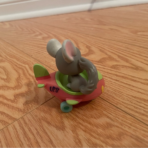 2010 Littlest Pet Shop Speedy Tails RC Car NO REMOTE with Authentic LPS #495 - Picture 7 of 8